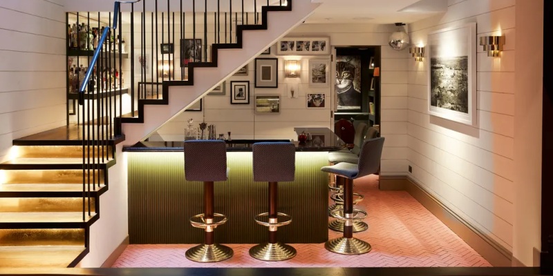 Ide desain ruang bawah tangga sebagai bar - House & Garden Ide desain ruang bawah tangga sebagai bar -