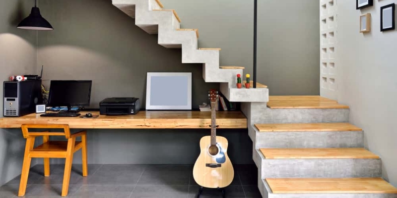 Ide desain ruang bawah tangga sebagai ruang kerja - home stratosphere Ide desain ruang bawah tangga sebagai ruang kerja - home stratosphere